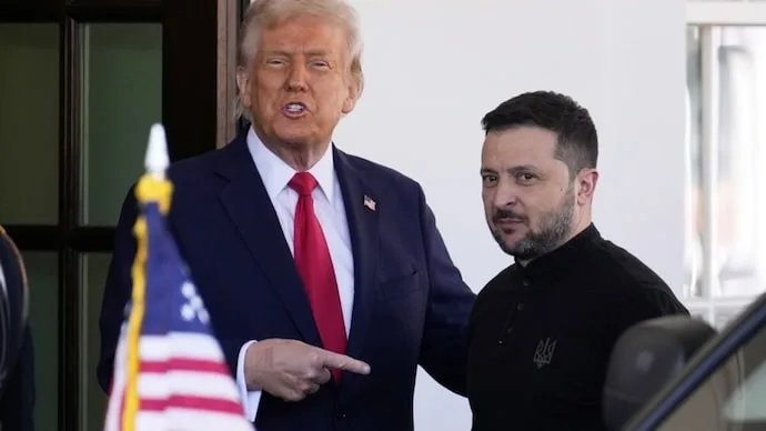 US President Donald Trump and Ukrainian President Volodymyr Zelenskyy amid a dispute over Starlink restrictions and delayed military support.