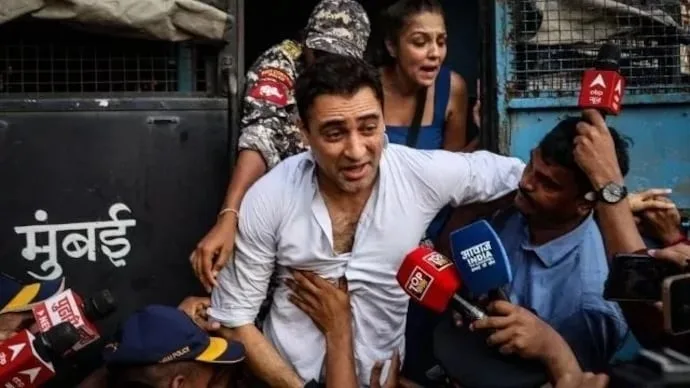 Actor Imran Khan challenges a notice directing him to leave India before the Bombay High Court